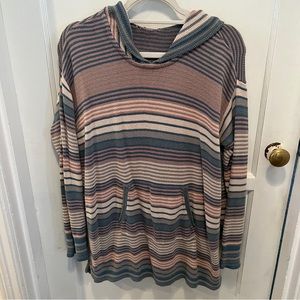 MuMu striped hoodie in oversized fit - perfect for evenings on the beach!